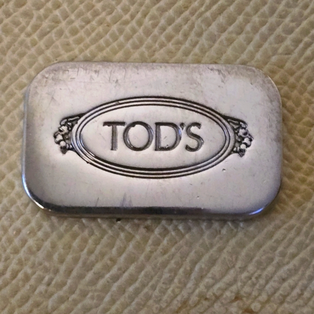 TODS Continental Flap Wallet. Pale Yellow Pebbled Leather Full Inclusion. EUC - Picture 4 of 16